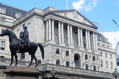 UK : Bank of England wields stimulus “sledgehammer” to beat Brexit blues