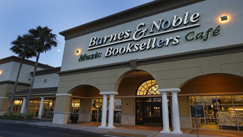 Booze & books! Barnes & Noble to serve beer & wine