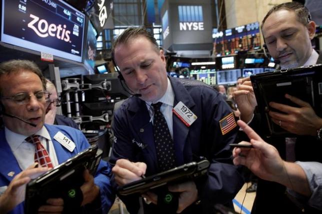 US : S&P 500 hits record high on strong economy, earnings bets