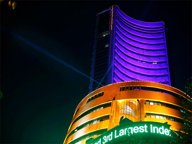 India : Bumper rally, Global cues lift Sensex 500 pts, Nifty above 8450