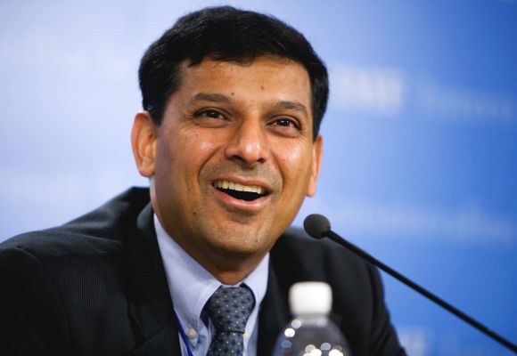 India : Raghuram Rajan defends inflation record, urges independence