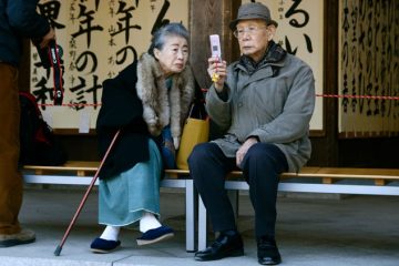 Japan : Why elderly are turning to riskier DIY pension