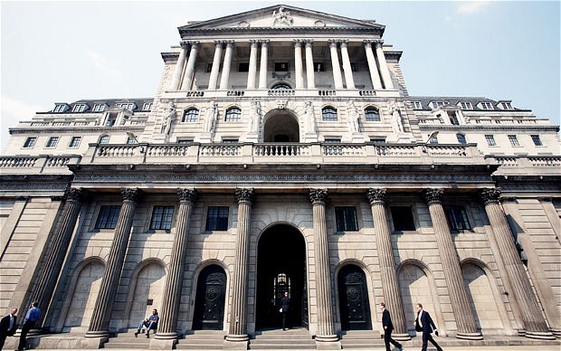 UK : Bank of England slashes interest rates, revives stimulus program