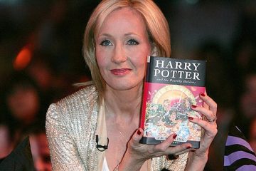 UK : J.K. Rowling bids farewell to Harry Potter at “Cursed Child” gala