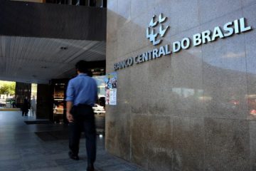 Brazil keeps rates steady, but opens door for cuts if inflation eases