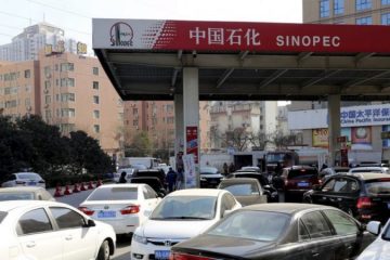 China : Profit at Sinopec slumps 21.6 percent in first half