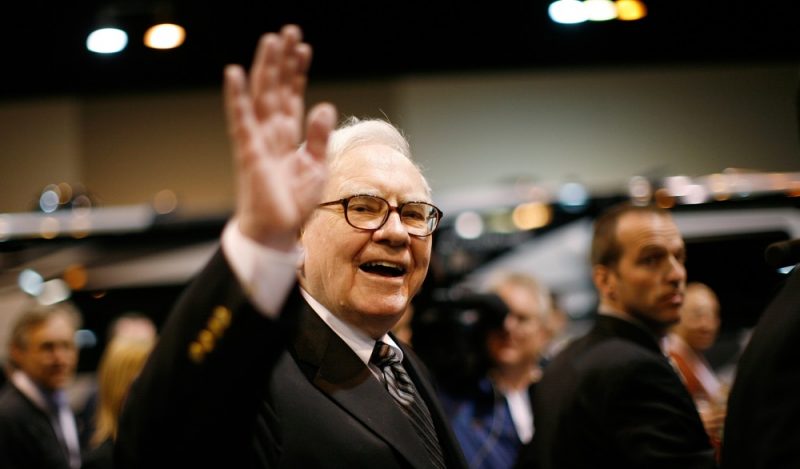 US : Warren Buffett’s Berkshire Hathaway Boosts Apple Stake, Sells Walmart