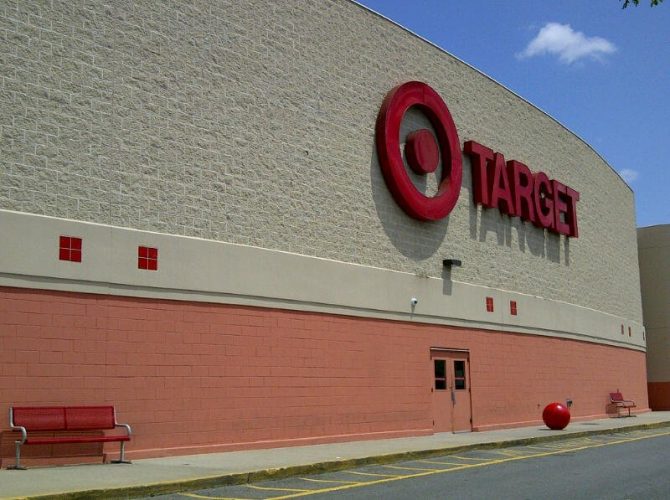 US : Target misses the mark, warns of weak sales ahead