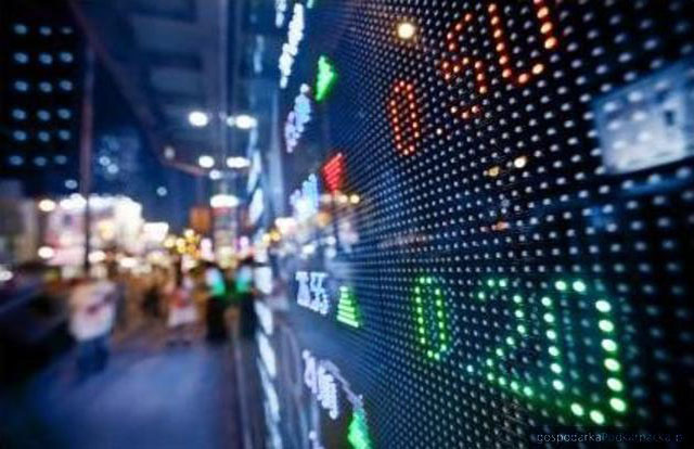 Asian stocks set to gain on U.S. data; yuan in focus