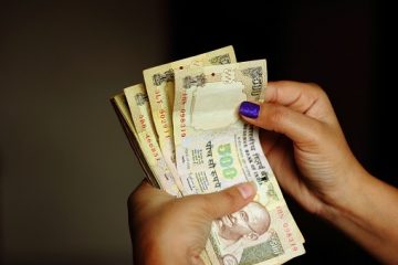 Economists see pain, then gain for India after bank note shock