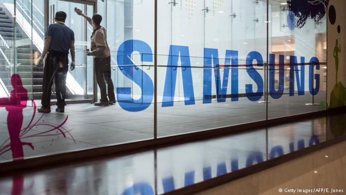 S Korea : Samsung Will Unveil Its Plans to Appease Angry Shareholders on Tuesday