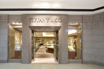 US : Jeweler Tiffany posts first sales rise in eight quarters