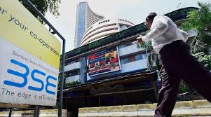 Market ends at 2-year high, Sensex up 216 pts; RIL above Rs 1300
