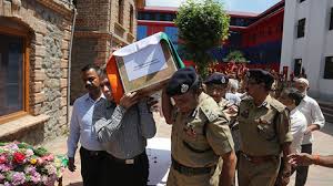 Policeman beaten to death by enraged crowd in Kashmir