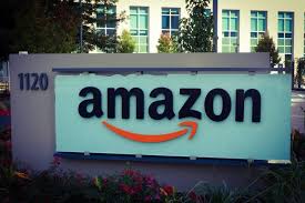 Amazon.com’s stock market value hits $900 billion, threatens Apple
