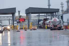 Harvey Hits U.S. Oil Hub With Massive Winds and Torrential Rain