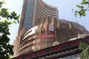 Sensex holds on to gains, Nifty above 10,400; TCS, Infosys decline