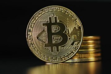 As Bitcoin Sinks, So Do Stocks With Ties to Cryptocurrencies