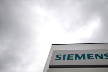 Siemens Gamesa keeps profit target as fourth-quarter uptick fails to stave off loss