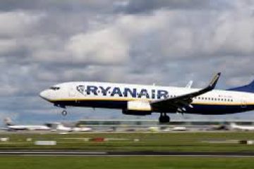 Ryanair posts first quarterly profit since 2019, but sees annual loss