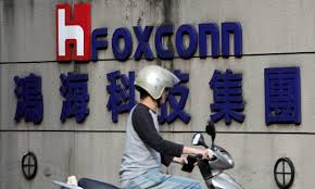 Foxconn to start collecting top-end Apple iPhones in India in 2019