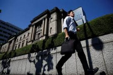 BOJ maintains massive stimulus as Kuroda warns of growing risks