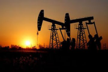 Oil settles up but posts weekly decline on recession fears