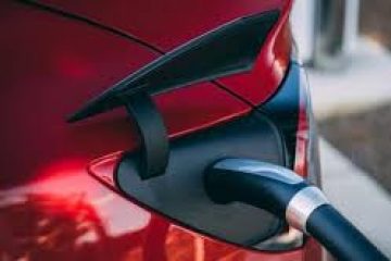 EV Manufacturers Use Rebates to Counteract Declining Demand