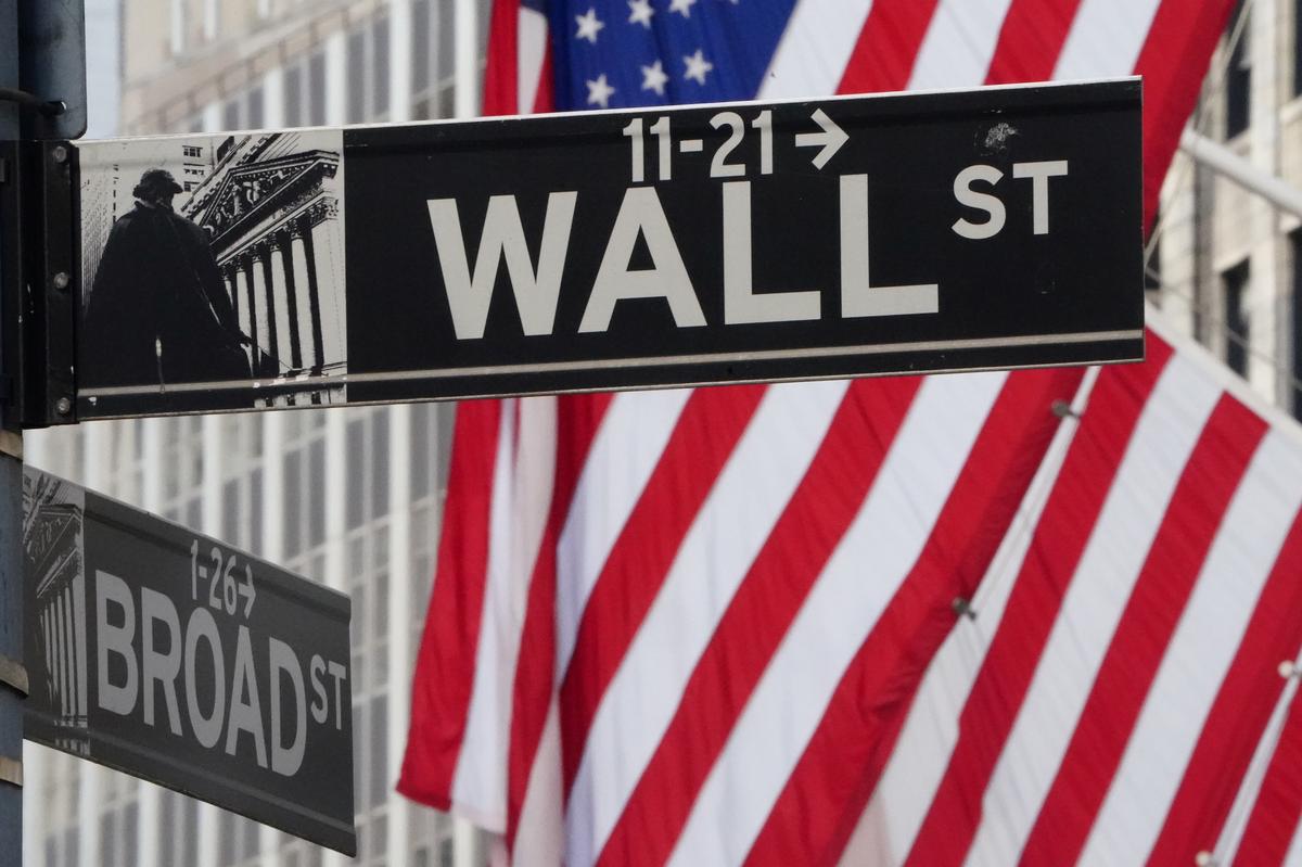 Wall Street closes sharply lower on tech selloff