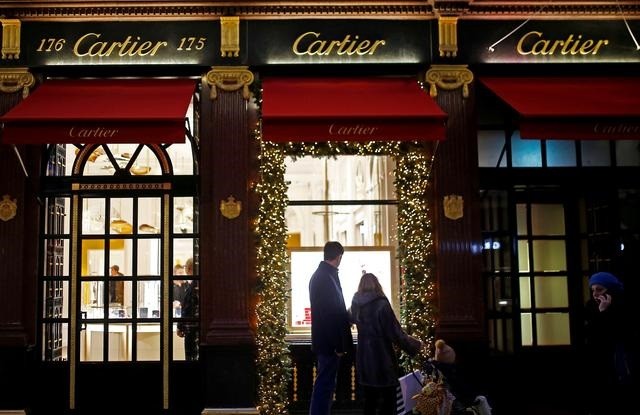 Richemont shareholders back share warrant plan