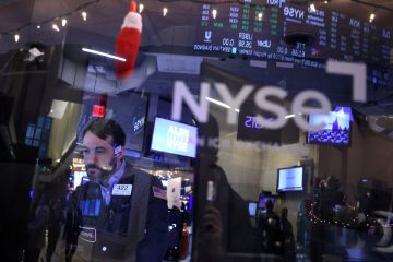 Wall Street falls fourth straight day as recession worries nag