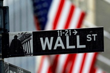 US Stock Futures Show Divergence as Oil and Treasury Yields Rise