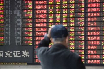 China Gets Tough on Insider Selling to Arrest Market Slump