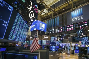 Wall Street Drops in Prep for Jobs Report and Fed Comments