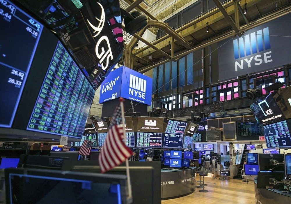 Wall Street Drops in Prep for Jobs Report and Fed Comments