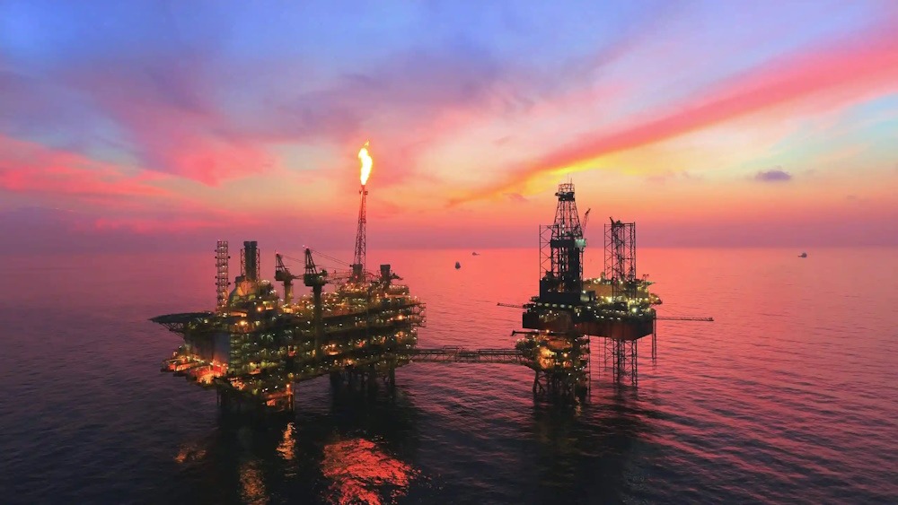 Russia’s Oil Exports Plummet Amid US Sanctions on Major Asian Markets