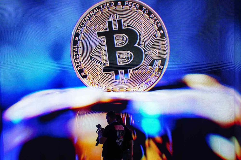Bitcoin Plunges, $600 Billion Wiped From Crypto Market