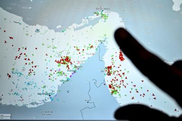 US Launches Push to restart Strait of Hormuz with Warplanes