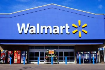 Walmart maintains cautious annual goals, shares drop 7%