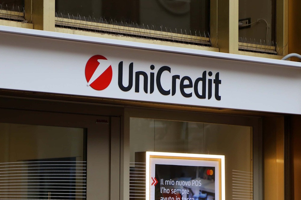 UniCredit gains 48% share in Commerzbank